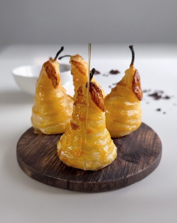 ფენოვან ცომში გამომცხვარი მსხალი
